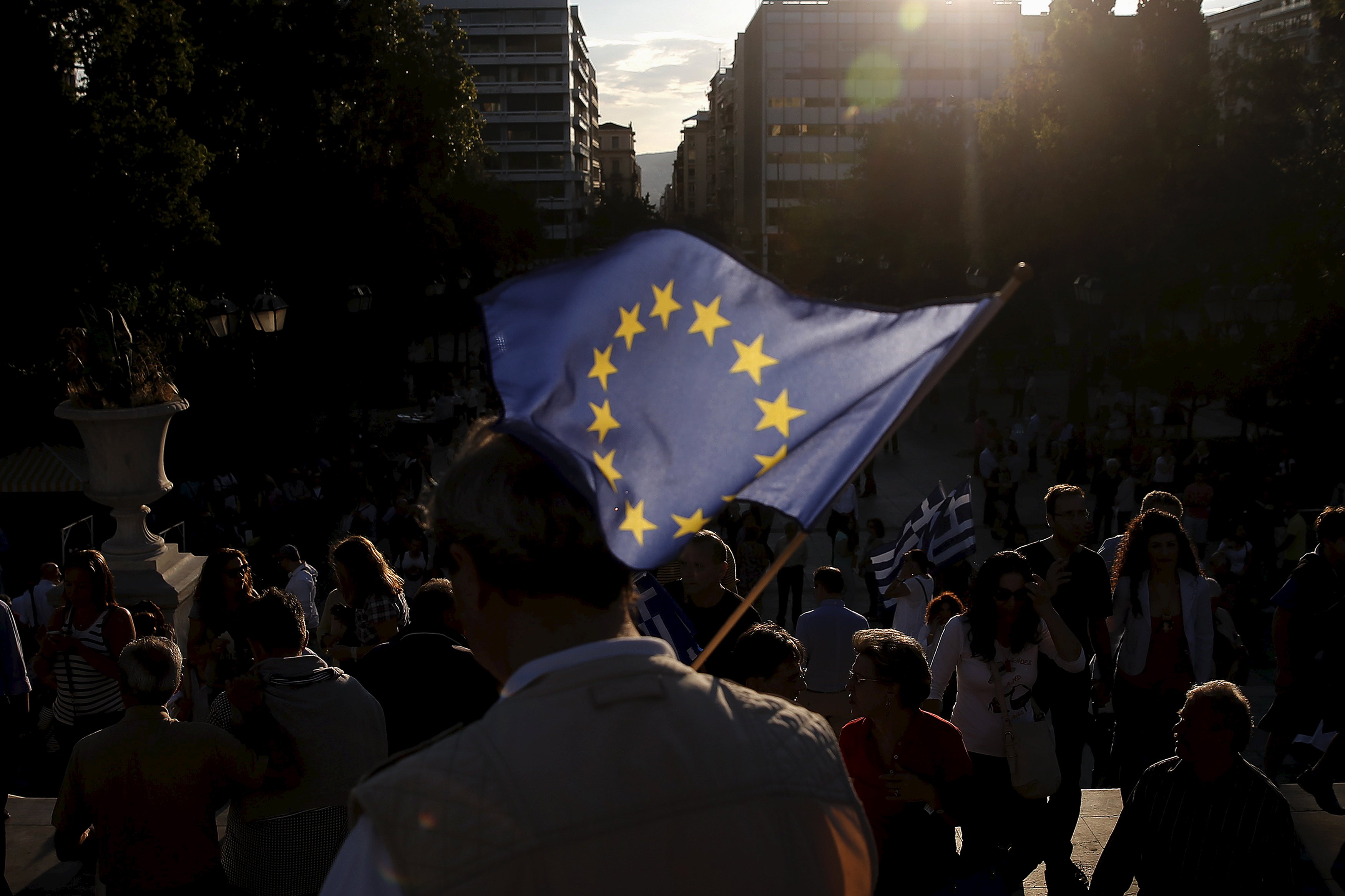 Υφεση στην Ελλάδα το 2015 προβλέπει η ΕΥ