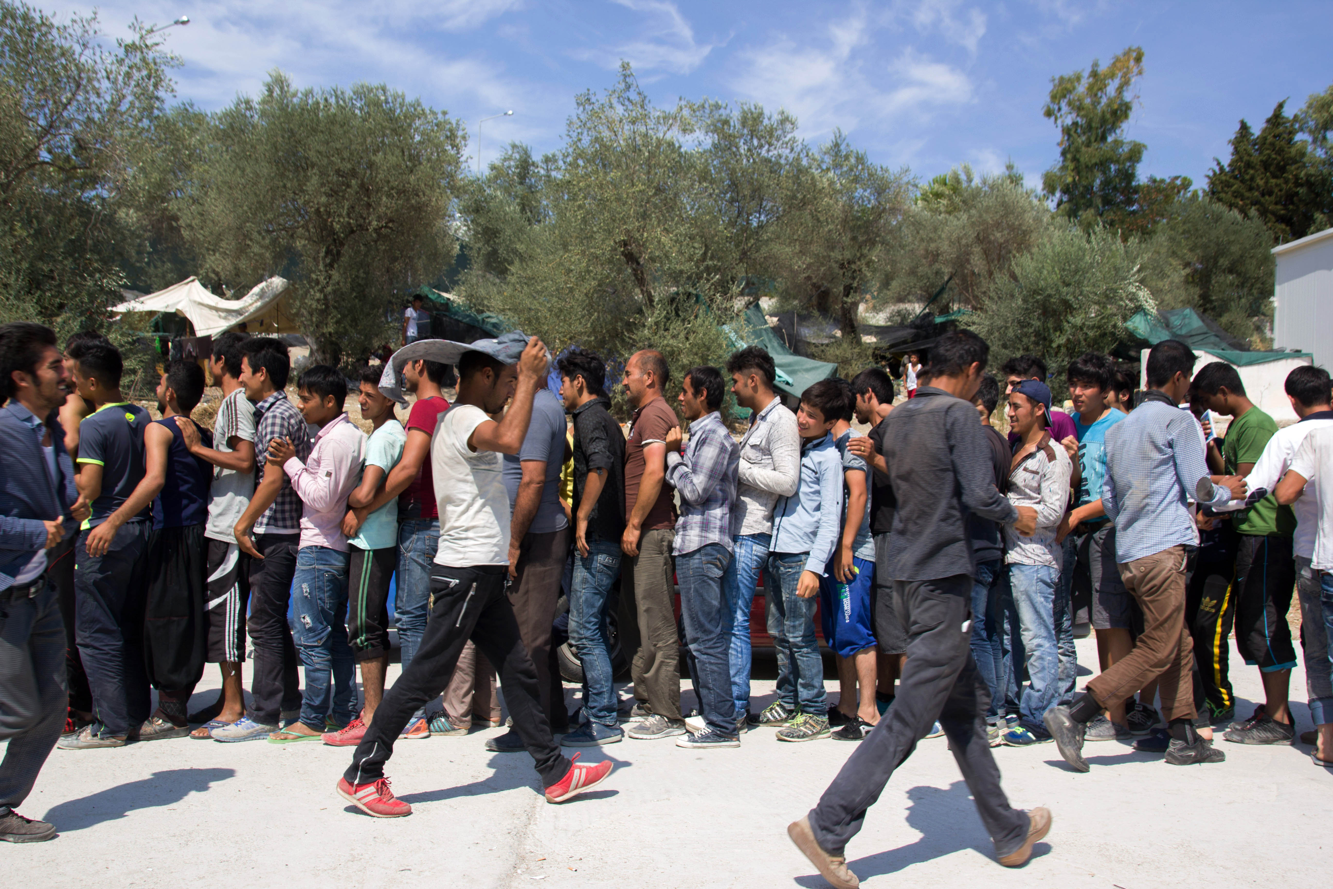 Λέσβος: Συμπλοκή μεταξύ μεταναστών – Εγκλωβισμένοι χιλιάδες πρόσφυγες