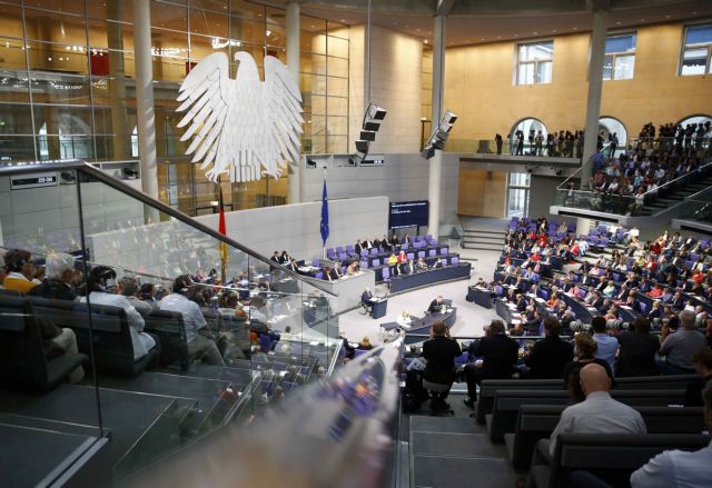 Bundestag decides to approve new bailout agreement for Greece