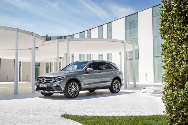 Mercedes-Benz GLC 4MATIC: Αλλαγή πορείας