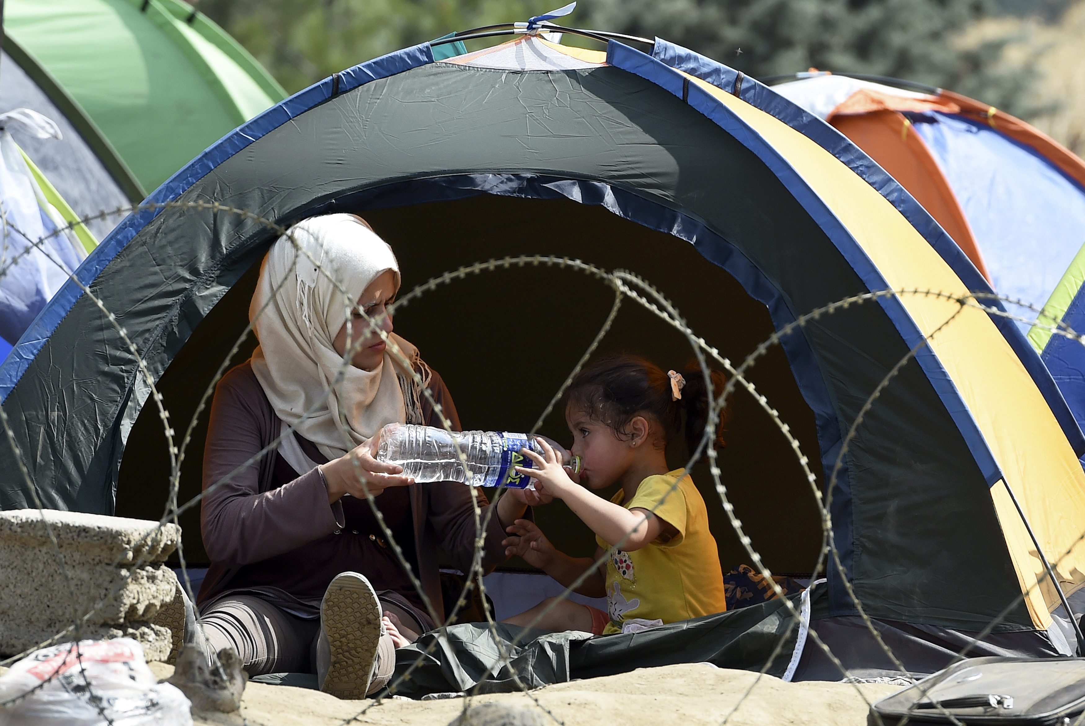 πΓΔΜ: Περνούν σταδιακά στο έδαφός της οι πρόσφυγες