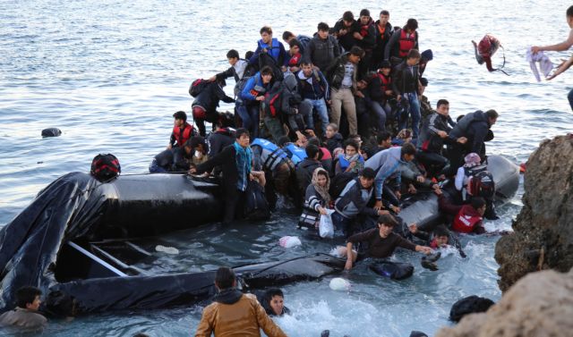 Περίπου 15.000 πρόσφυγες έφτασαν το τελευταίο διήμερο στα νησιά