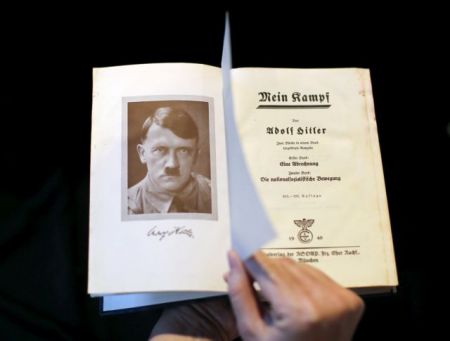 Γερμανία: Μεγάλη εκδοτική επιτυχία η επανέκδοση του Mein Kampf του Χίτλερ