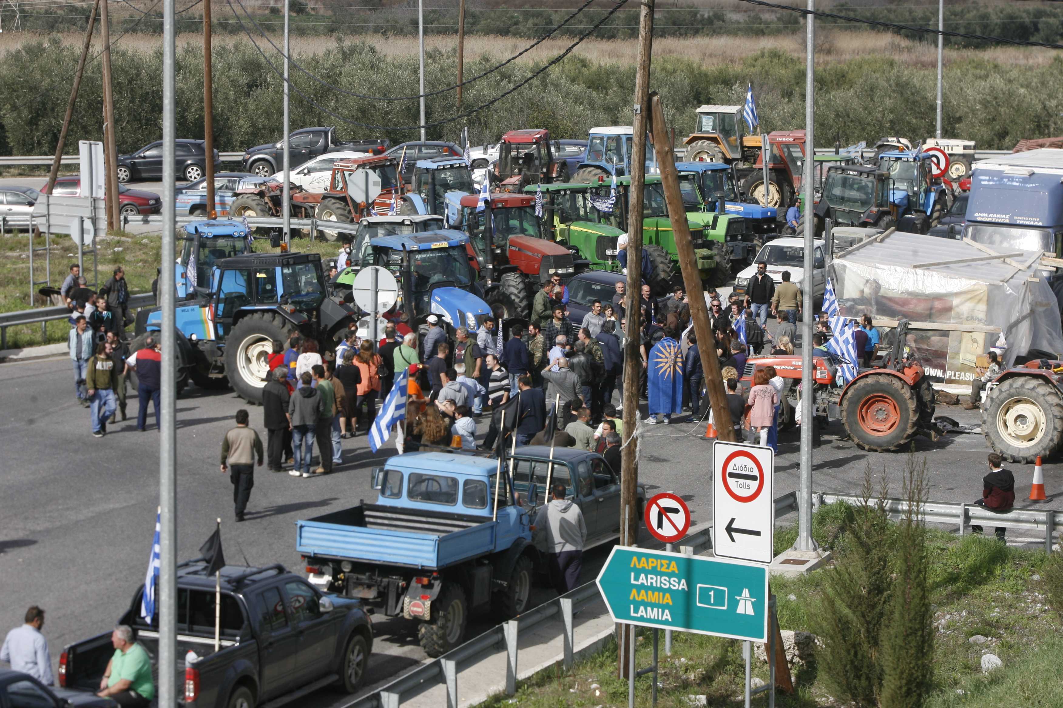 Συμφόρηση στα ελληνοβουλγαρικά σύνορα από τα αγροτικά μπλόκα – Κομμένη στα δύο η χώρα