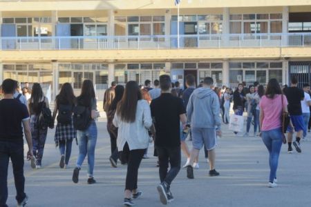 Η κυβέρνηση αλλάζει τις «βάσεις» στην Eκπαίδευση