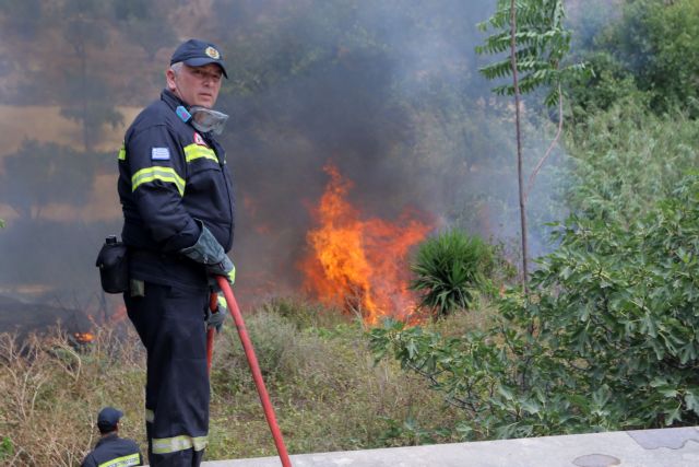 Υπό έλεγχο οι πυρκαγιές σε περιοχές της Δυτικής Αττικής