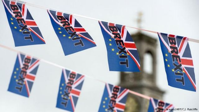 Deutsche Welle: 30 δισ. στερλίνες η ζημιά του Brexit