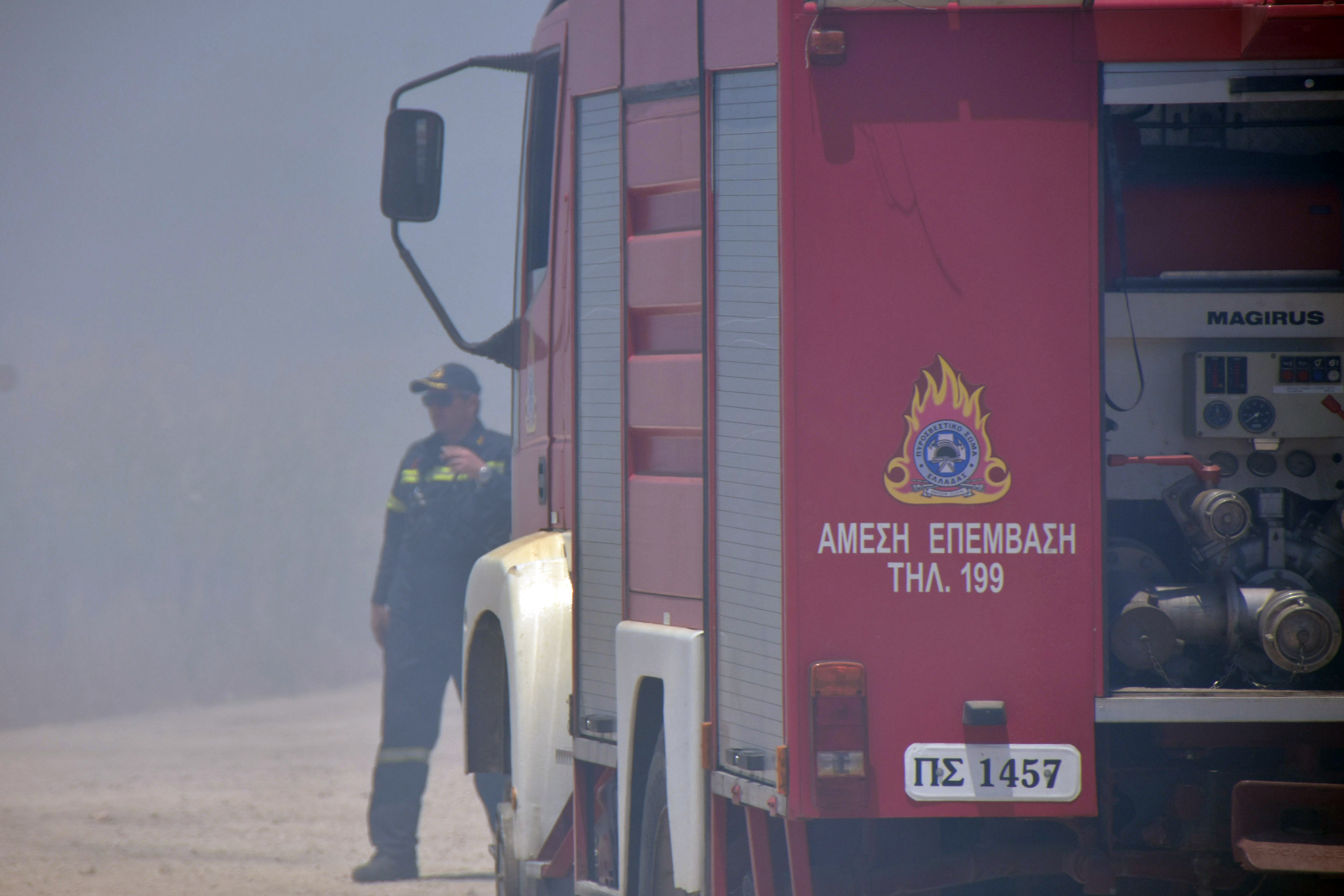 Πυρκαγιά στην Μακύνεια, δυτικά της Ναυπάκτου