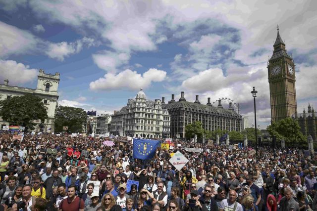 Χιλιάδες διαδηλωτές κατά του Brexit στο Λονδίνο