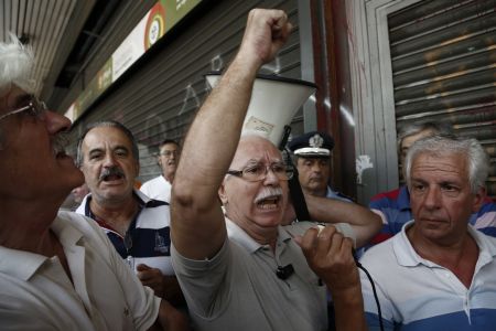 Τρίτο χτύπημα στις επικουρικές συντάξεις