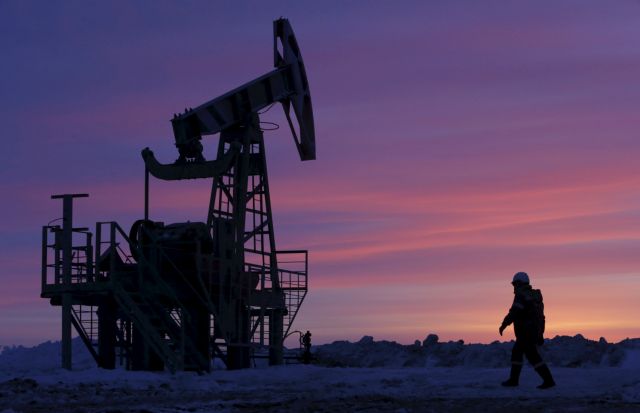 Φθηνό πετρέλαιο μέχρι τα μέσα του 2017 προβλέπουν τώρα οι ειδικοί