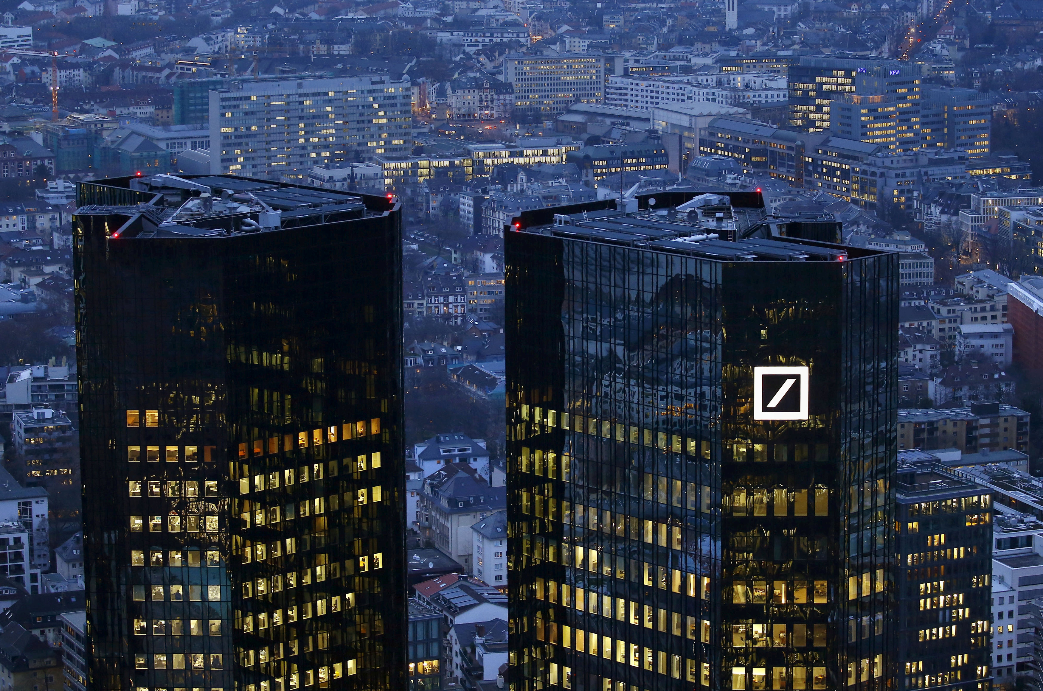 Οι ΗΠΑ ζητούν από την Deutsche Bank αποζημιώσεις $14 δισ.
