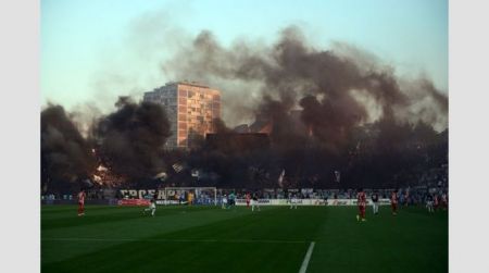 Βίαια επεισόδια με τραυματίες και συλλήψεις στο Βελιγράδι