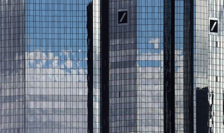 Στο κόκκινο ξανά η μετοχή της Deutsche Bank