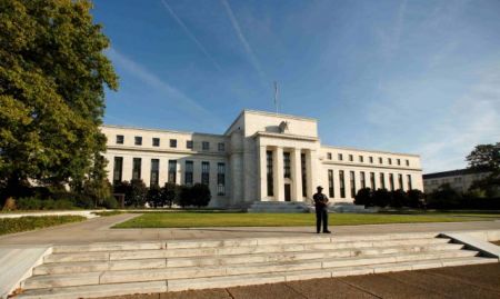 Αμετάβλητα διατήρησε τα επιτόκια η Fed