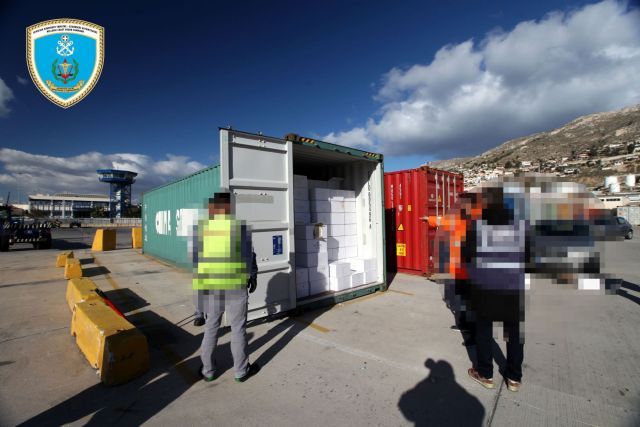 Δύο κοντέινερ με πάνω από 22 εκατ. λαθραία τσιγάρα στον Πειραιά