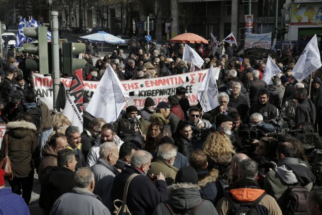 Εν αναμονή της συνάντησής τους με Δραγασάκη οι αγρότες