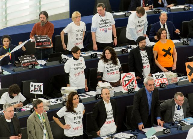 CETA: η Ευρωβουλή ενέκρινε εμπορικήσυμφωνία-σταθμό για την ΕΕ