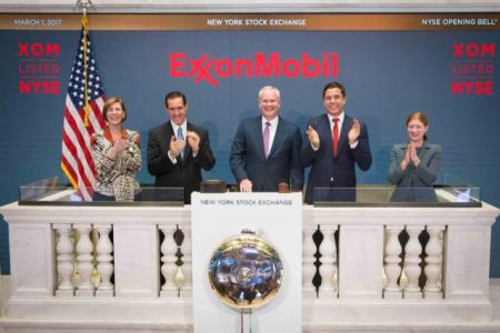 «Πράσινο φόρο» ζητεί η Exxon Mobil από τον Τραμπ
