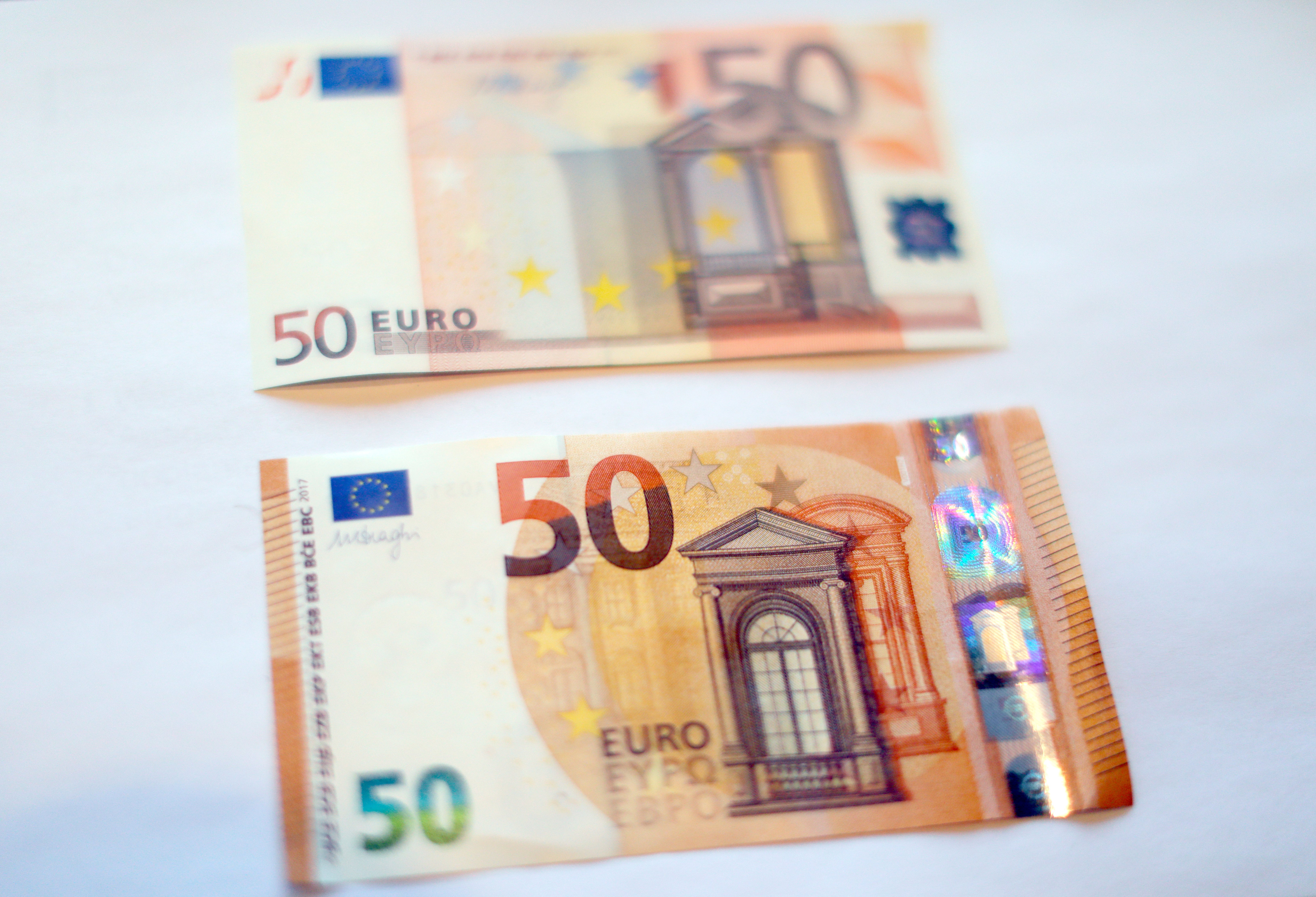 Το νέο τραπεζογραμμάτιο των 50 ευρώ τίθεται σε κυκλοφορία σήμερα