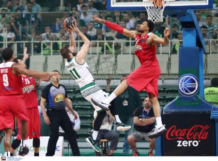 Μπάσκετ: Εκανε το 2-1 Ολυμπιακός με 64-62 τον Παναθηναϊκό