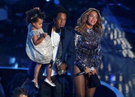 Η κόρη των Beyonce και Jay-Z πρόσφερε $19.000 σε δημοπρασία τέχνης