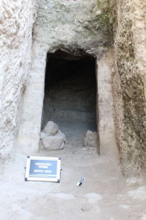 Νέα ταφικά μνημεία στα Αηδόνια Νεμέας