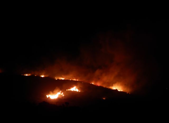 Καμένη γη τα Κύθηρα, ολονύχτια μάχη με τις φλόγες