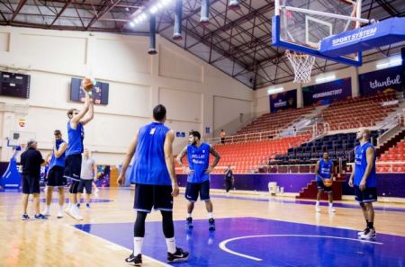 Σε χαλαρούς ρυθμούς η πρωινή προπόνηση της Εθνικής