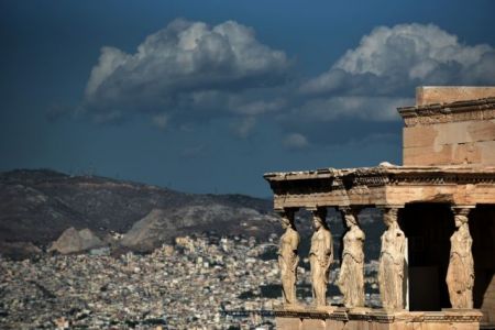Forbes: Προτείνει την Ελλάδα για καλοκαιρινό τουριστικό προορισμό