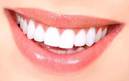Τα δόντια δείχνουν την έλλειψη βιταμίνης D