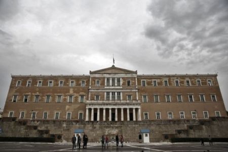 Bloomberg: Η 6η χειρότερη οικονομία η Ελλάδα