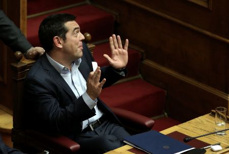 Tsipras, Mitsotakis draw dividing lines