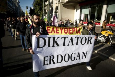 Συλλαλητήριο κατά της επίσκεψης Ερντογάν στα Προπύλαια
