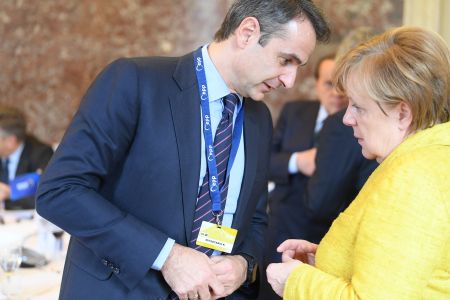 Refugee crisis tops agenda at Merkel, Mitsotakis meeting