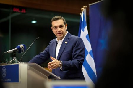 Tsipras decries EU social deficit, demands solidarity on refugee crisis