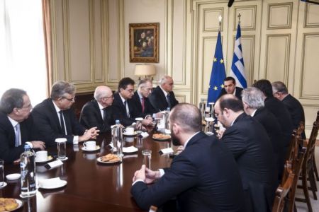 Στη μέγγενη ΕΚΤ και Μαξίμου οι τράπεζες