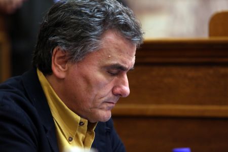 Tsakalotos seeks clean bailout exit, dismisses credit line