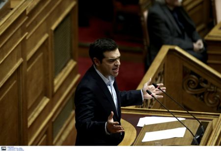 Tsipras fends off criticism from right, left on labour strikes law
