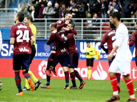 Η Εϊμπάρ συνέτριψε με 5-1 τη Σεβίλη