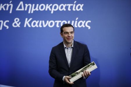 Tsipras says new growth plan will help small, medium-sized businesses