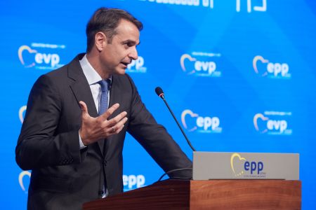 Mitsotakis to hold emergency meeting with President Pavlopoulos