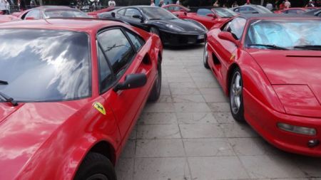 Δεκάδες αυτοκίνητα Ferrari στην Κέρκυρα