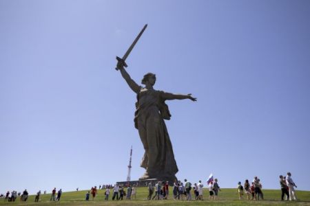 Μουντιάλ 2018: Oι Άγγλοι κατέθεσαν στεφάνια στη μνήμη των θυμάτων στο Στάλινγκραντ