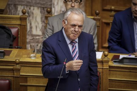 Βουλή: Αντιπαράθεση για την «φιέστα» του Ζαππείου