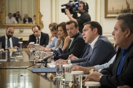 Φτιάχνουν άλλοθι για να μην «καεί» και ο Τσίπρας