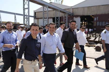 Tsipras tells shipyard workers job creation is a top priority