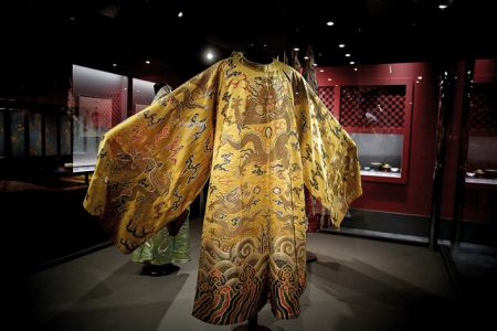Ο Qianlong στο Μουσείο της Ακρόπολης