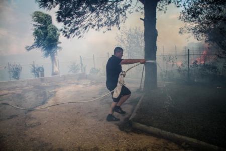 Θεσσαλονίκη: Υπό έλεγχο τέθηκαν οι πυρκαγιές σε Σίνδο και Μουδανιά