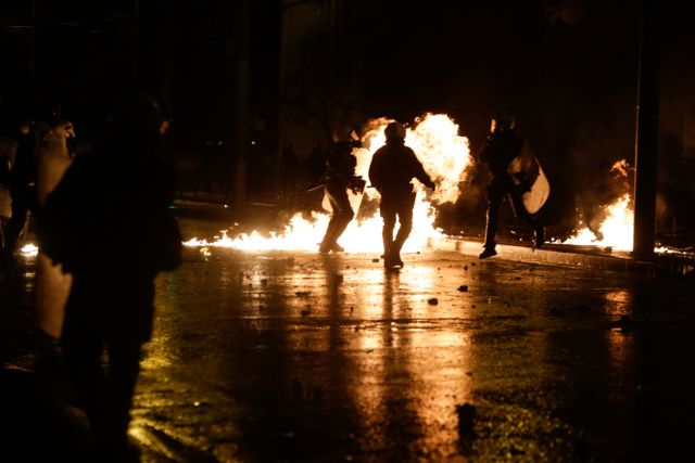 Προκαταρκτική εξέταση για την «οπισθοχώρηση αστυνομικών» την ημέρα του Πολυτεχνείου